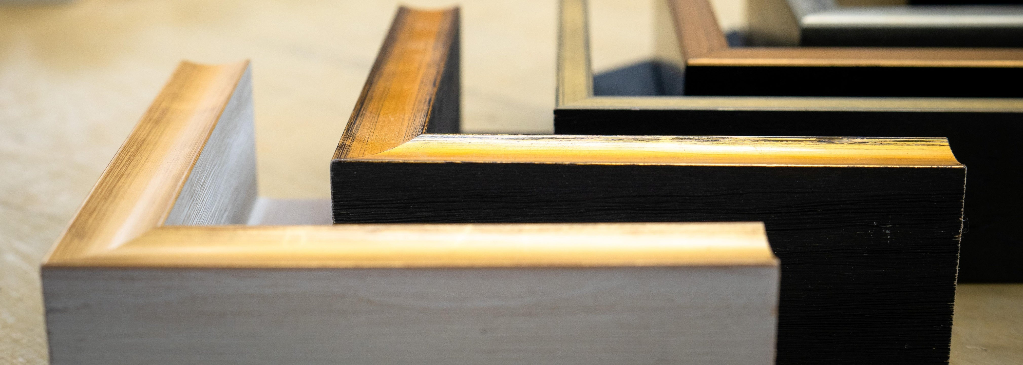 Choosing the Perfect Floating Frame for Your Canvas - Articient