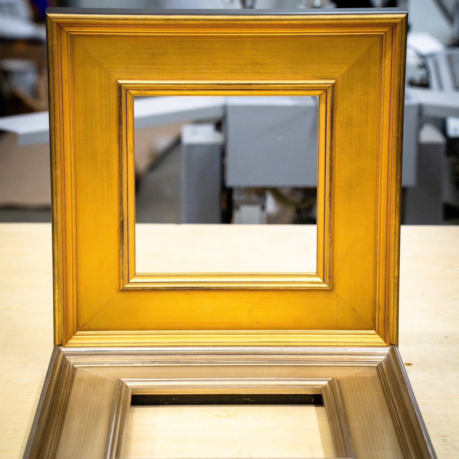 Vendue - Wide Gold Black FramePicture Frame